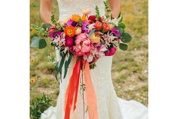 visual-lyrics-wedding-bouquet-2016-01A3248332-44A3-0192-1FBD-672E2D251840.jpg