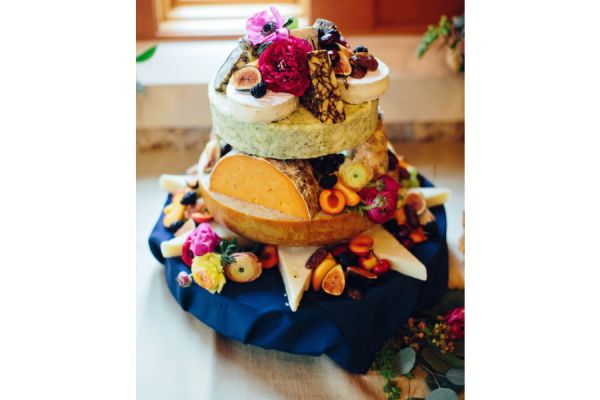 visual-lyrics-wedding-cake-decor-2016-01E0162E97-B36D-E784-7CE2-9EE973F93922.jpg